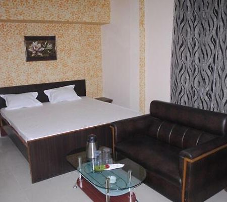 Hotel Surya Jumri Tilaiya エクステリア 写真